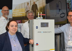 Peter Valentin (Presscon), Daniëlla Hanemaayer (Presscon), John van Ruyven (JVR Tecmar) and Remco Eikenbroek (Presscon) with a nitrogen generator.